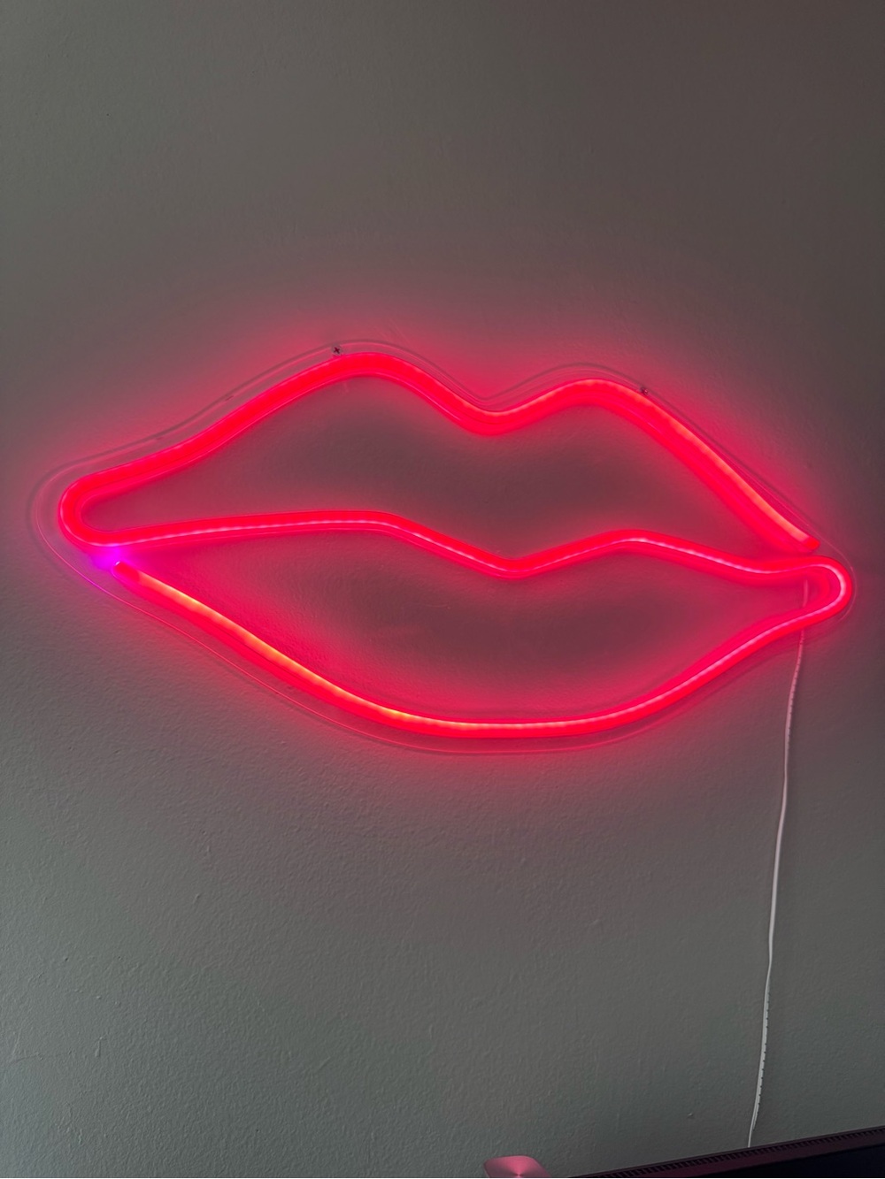 Neon Lip Wall Light in Bright Pink